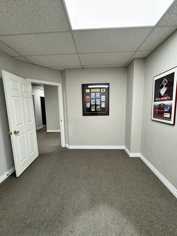 317 Renfrew DR #Unit 101, Markham, ON L3R 9S9