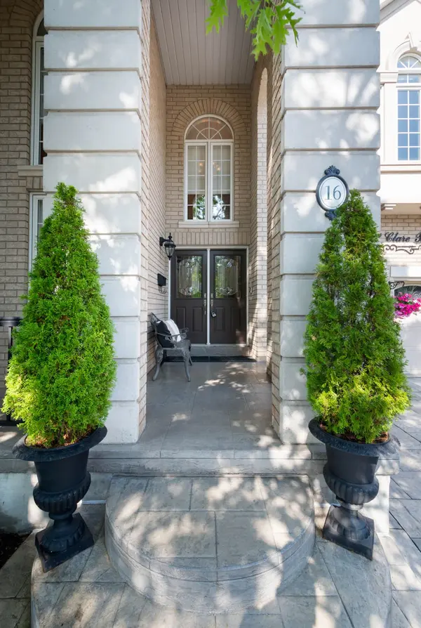 16 Saint Clare BLVD, Vaughan, ON L4H 2A2
