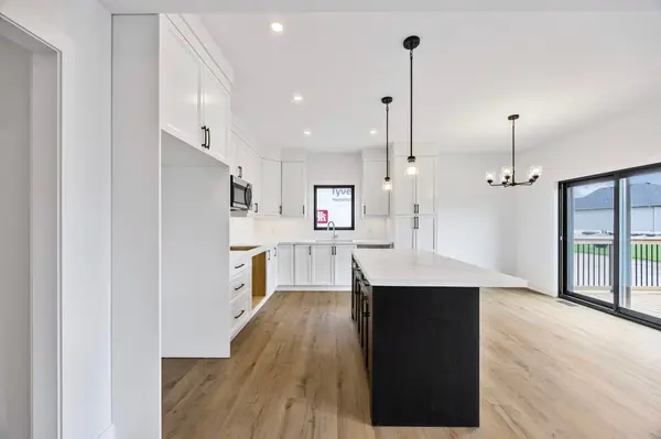 120 Brandon AVE, Severn, ON L0K 1E0