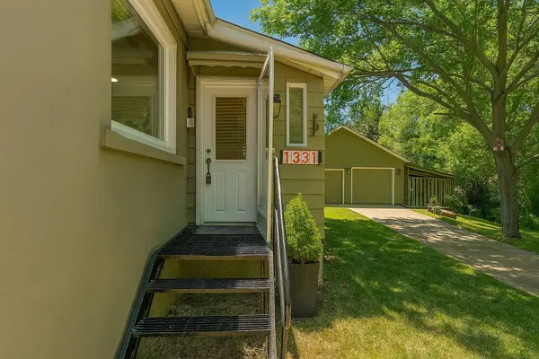 1331 St. James AVE, Mississauga, ON L5E 1J3