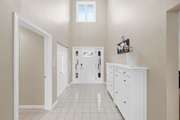 76 Hansen AVE, Kanata, ON K2K 2L7