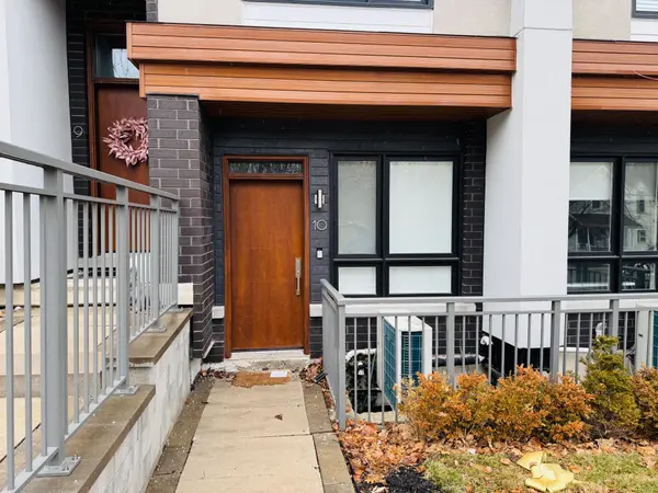 39 Robinson ST N #10, Grimsby, ON L3M 3C8