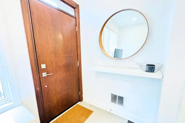 39 Robinson ST N #10, Grimsby, ON L3M 3C8