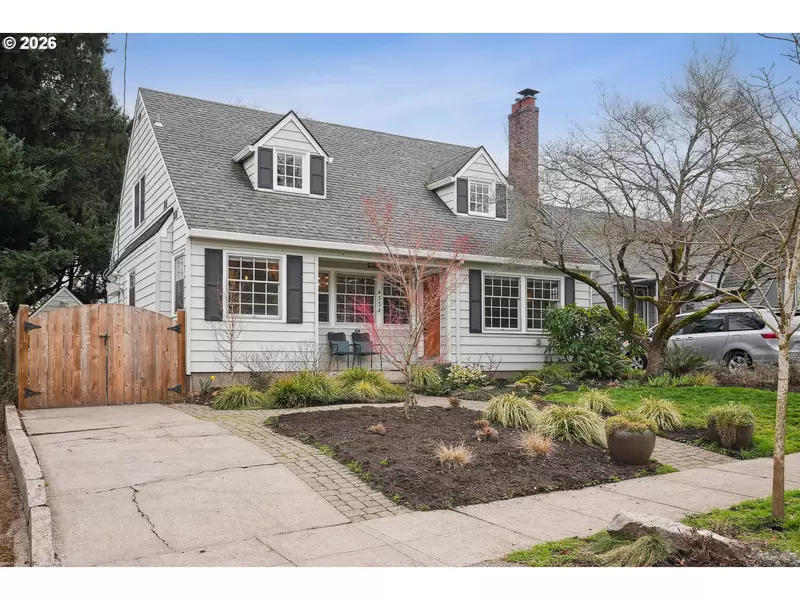 4334 NE CESAR E CHAVEZ BLVD, Portland, OR 97211