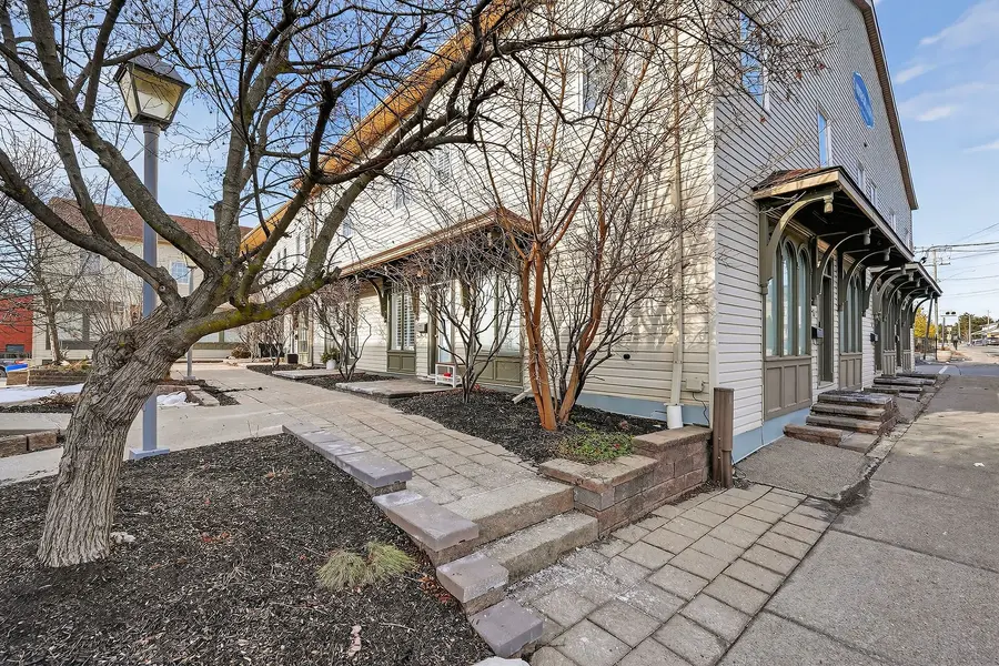 49 Ontario ST #11, Grimsby, ON L3M 3H2