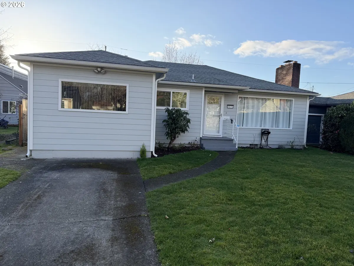 2075 LAUREL AVE NE, Salem, OR 97301