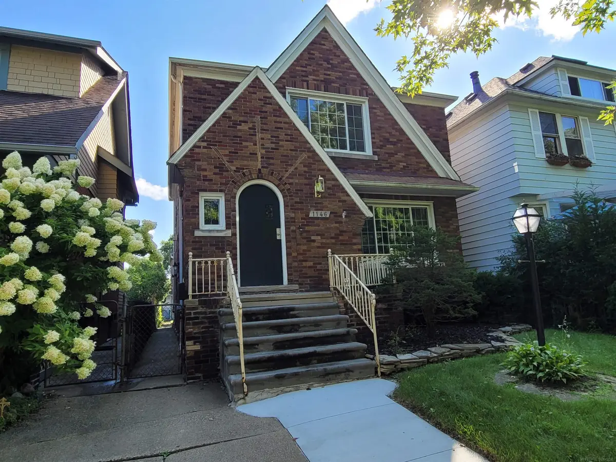 1146 Lakepointe ST, Grosse Pointe Park, MI 48230