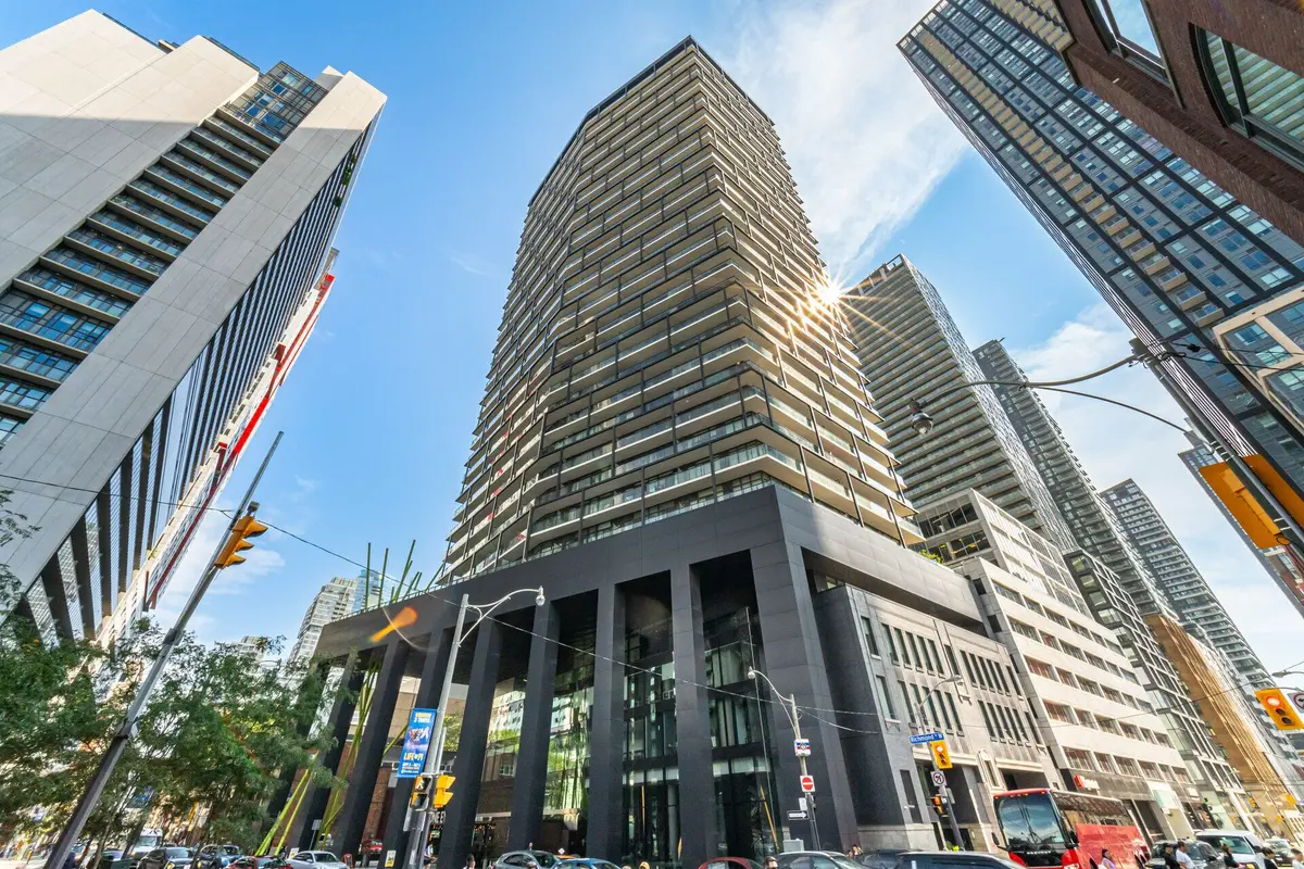 125 Peter ST #3012, Toronto C01, ON M5V 0M2