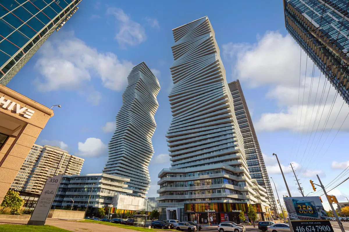 3900 Confederation Pkwy #3911, Mississauga, ON L5B 0M3