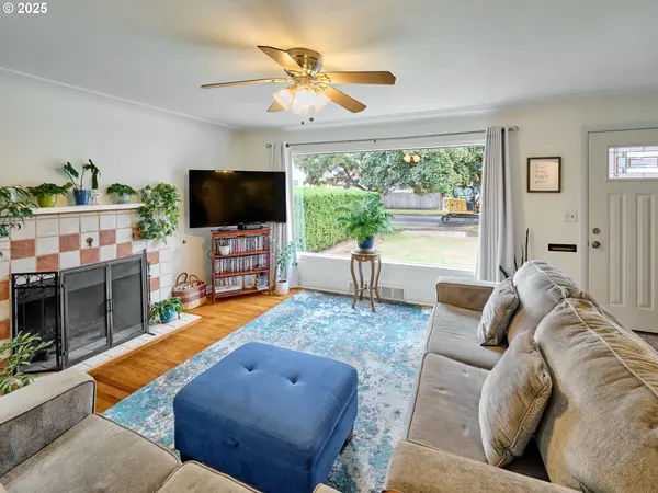 2075 LAUREL AVE NE, Salem, OR 97301