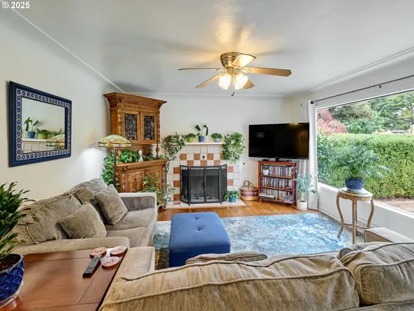 2075 LAUREL AVE NE, Salem, OR 97301