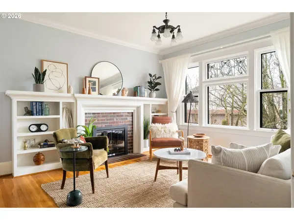 124 NE 18TH AVE, Portland, OR 97232