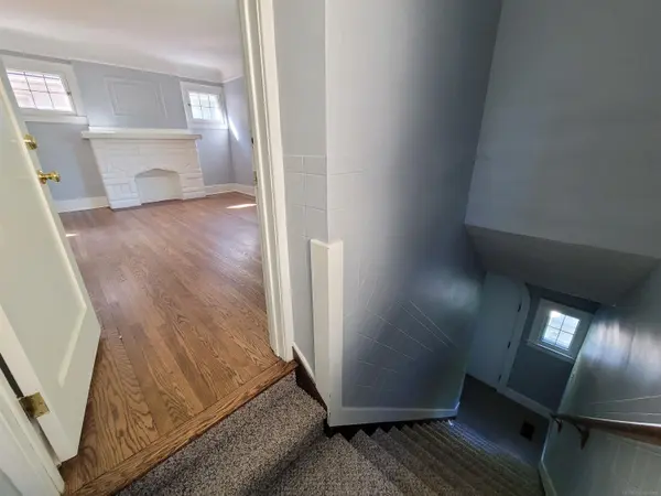 1146 Lakepointe ST, Grosse Pointe Park, MI 48230