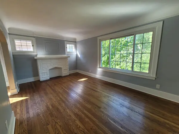 1146 Lakepointe ST, Grosse Pointe Park, MI 48230