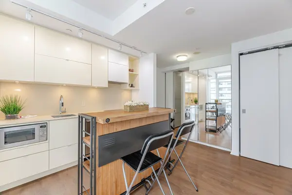 125 Peter ST #3012, Toronto C01, ON M5V 0M2