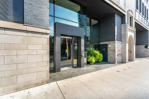 125 Peter ST #3012, Toronto C01, ON M5V 0M2