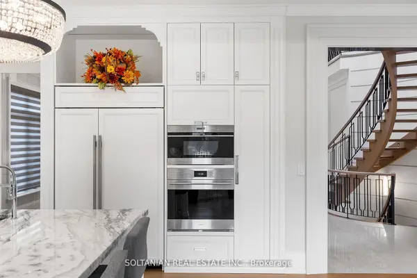 319 Betty Ann DR, Toronto C07, ON M2R 1B4