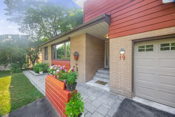 19 Talwood DR, Toronto C13, ON M3B 2P4