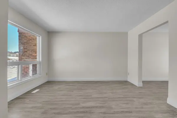 79 Christie CRES, Barrie, ON L4N 4V2