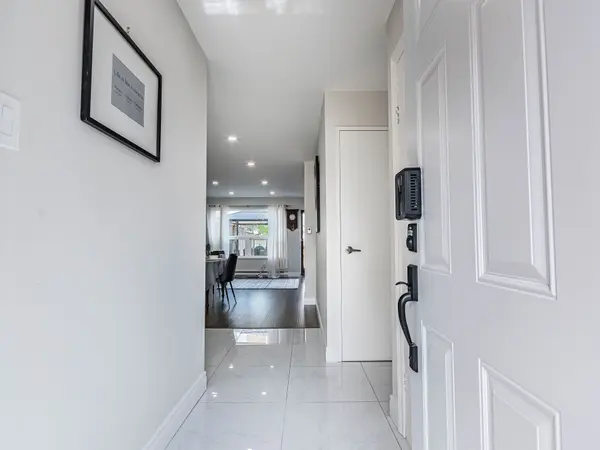 180 Mississauga Valley BLVD #124, Mississauga, ON L5A 3M2