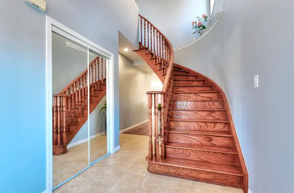 4689 Bracknell RD, Burlington, ON L7M 0E5