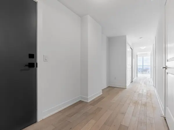 1063 Douglas McCurdy Comm CIR #1004, Mississauga, ON L5G 0C5