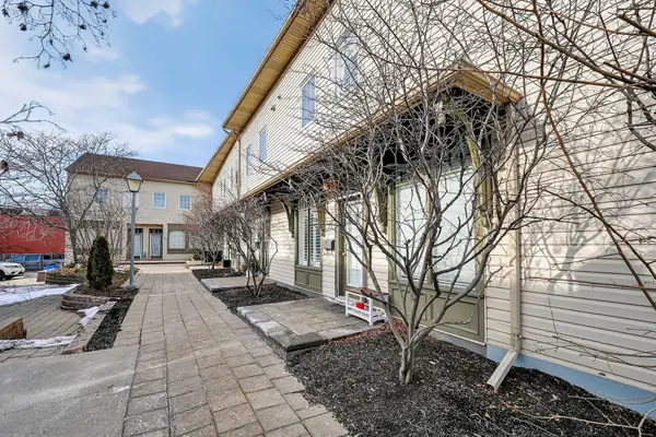 49 Ontario ST #11, Grimsby, ON L3M 3H2