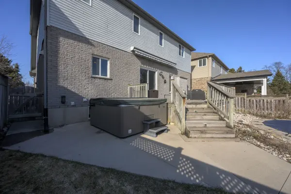 42 Oakmont GDNS, Middlesex Centre, ON N0M 2A0