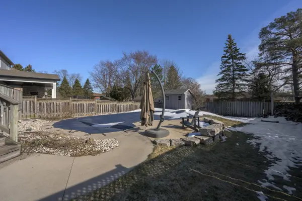 42 Oakmont GDNS, Middlesex Centre, ON N0M 2A0