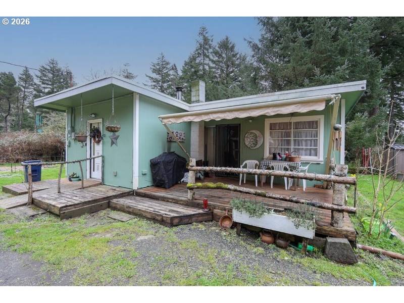 93621 DRIFTWOOD INN LN, North Bend, OR 97459