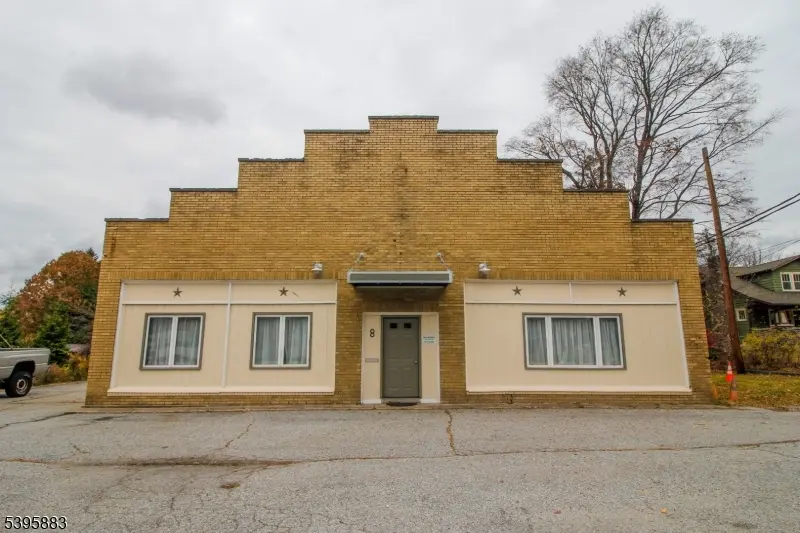 8 Main St, Ogdensburg Boro, NJ 07439