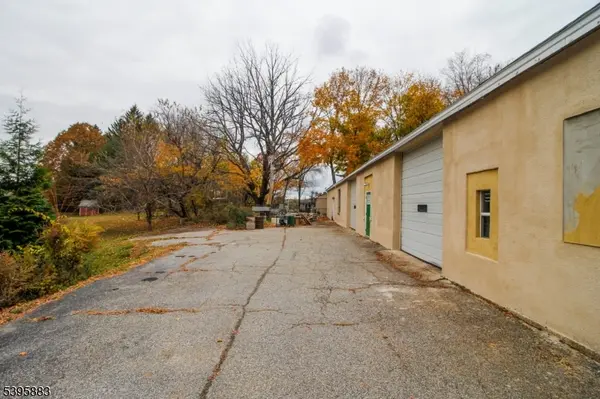 8 Main St, Ogdensburg Boro, NJ 07439