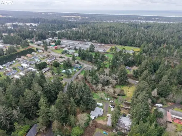 93621 DRIFTWOOD INN LN, North Bend, OR 97459