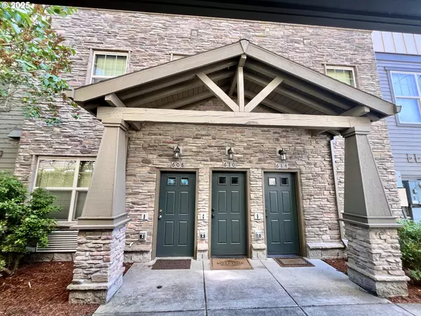 Hillsboro, OR 97006,608 NE ROYDON LN