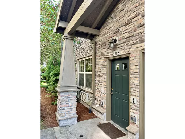 Hillsboro, OR 97006,608 NE ROYDON LN