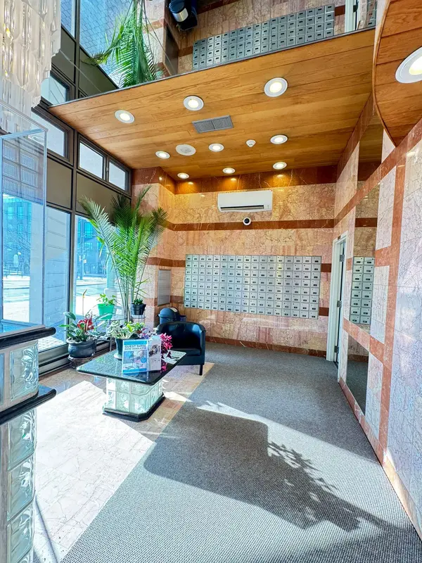 250 Queens Quay W #704, Toronto C01, ON M5J 2N2