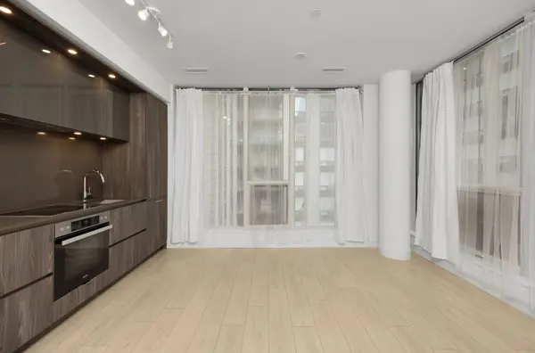 15 Mercer ST #525, Toronto C01, ON M5V 1H2