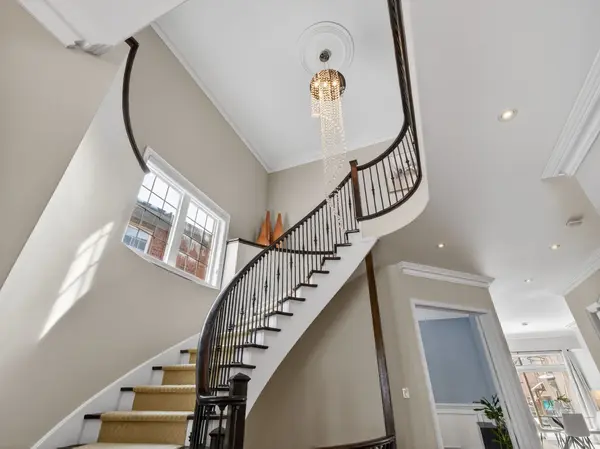 232 Luca AVE, Vaughan, ON L6A 0X3