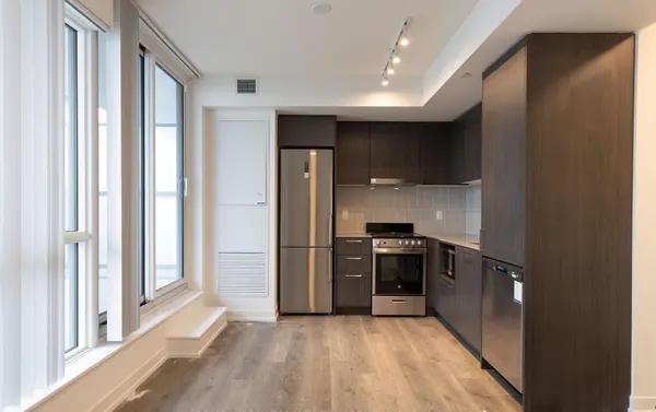 195 Commerce ST #712, Vaughan, ON L4K 5Z7