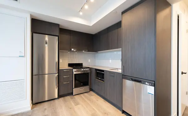 195 Commerce ST #712, Vaughan, ON L4K 5Z7