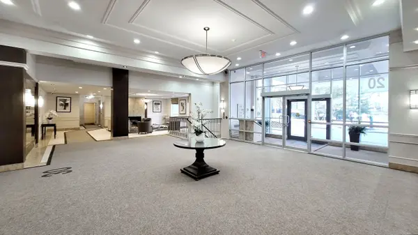 20 North Park RD #811, Vaughan, ON L4J 0G7