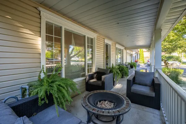 76 Brock ST, Oakville, ON L6K 2Z1