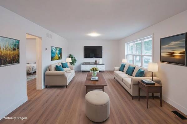 2137 Mount Forest DR #Upper, Burlington, ON L7P 1H6