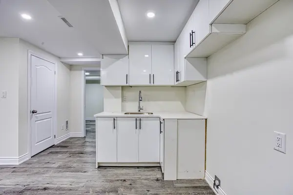 115 Amberly BLVD #Lower, Hamilton, ON L9G 3V2