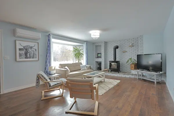 8296 Burwell RD, Lambton Shores, ON N0M 1T0