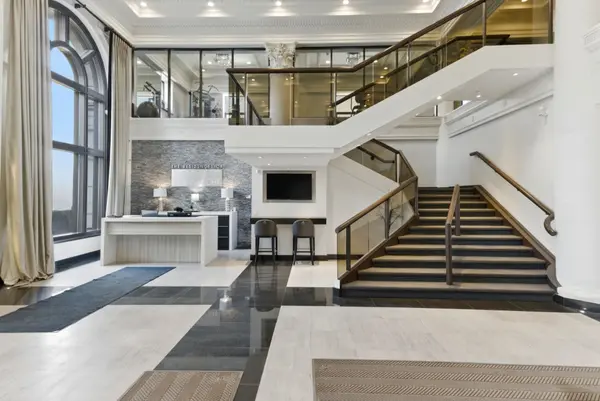 112 King ST E #PH4, Hamilton, ON L8N 1A8