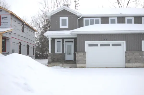 14 Roberts ST N, Huron East, ON N0G 1B0