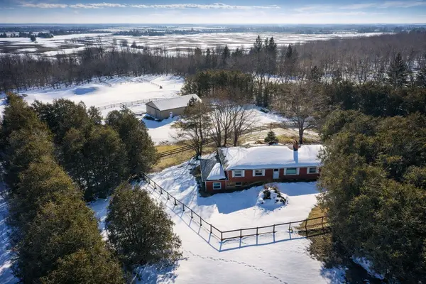 8201 Observatory DR,  Lucan Biddulph,  ON N0M 1V0