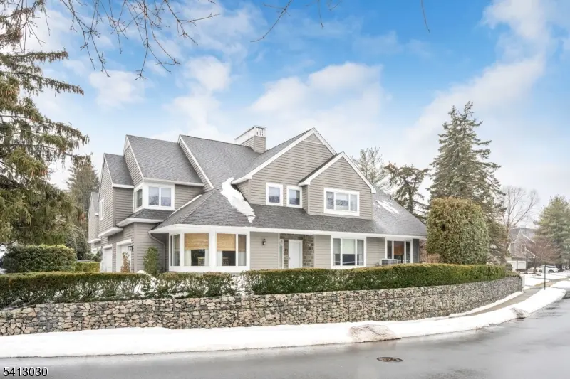 122 Brewster Rd, Wyckoff Twp., NJ 07481