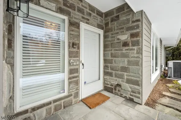 122 Brewster Rd, Wyckoff Twp., NJ 07481